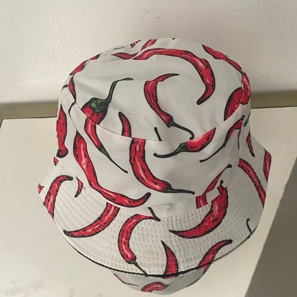 Source Unknown Spicy Red and White Bucket Hat - Picture 1 of 3